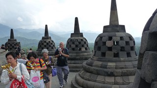 Borobudur – Buddha v náruči sopek