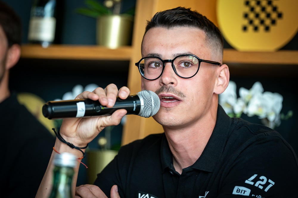 Elkov_Petruš.jpg