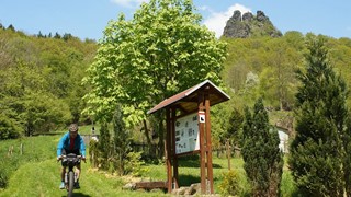 Dokopec zkopec Českým Středohořím