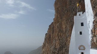 Amorgos: Hory a bělostný klášter Hozoviotissa nad modrou hlubinou