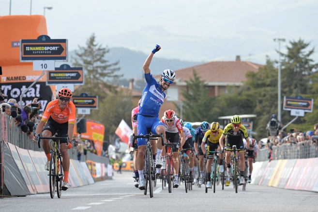 Alaphilippe zvítězil v Pomarance