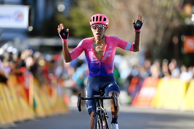 Martinez zvítězil na Col de Turini. Bernal novým lídrem