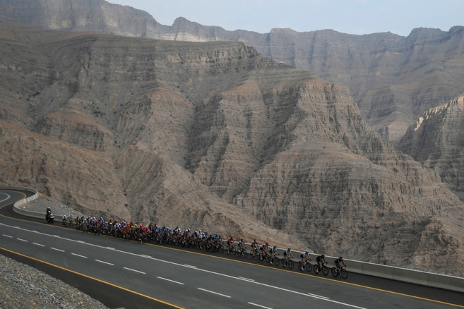 Vingegaard na Jebel Jais zaskočil favority - fotogalerie 5. etapy UAE Tour