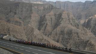 Vingegaard na Jebel Jais zaskočil favority - fotogalerie 5. etapy UAE Tour