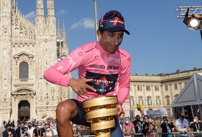Ineos Grenadiers ovládl pět etapových závodů nejvyšší kategorie a z nich vyčnívá italské Giro