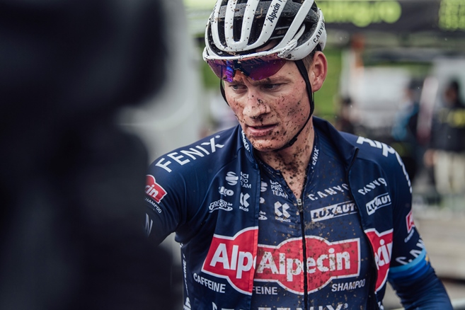 Van der Poel ukončil cyklokrosovou sezónu