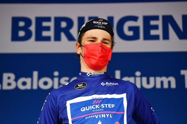 Schmid vyhrál Okolo Belgie. I díky neférové hře Quick-Stepu