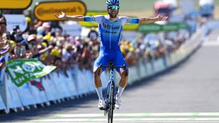 Skvělý Matthews vyhrál klasikářskou 14. etapu Tour v Mende