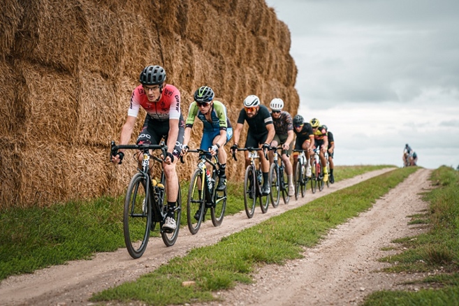 Šotolinovou Lawi tour Classic vyhrál ve spurtu biker Adel před Vojtěchem