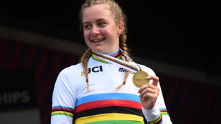Julia Kopecky bojovala o medaili v závodě juniorek. Vyhrála Zoe Bäckstedt
