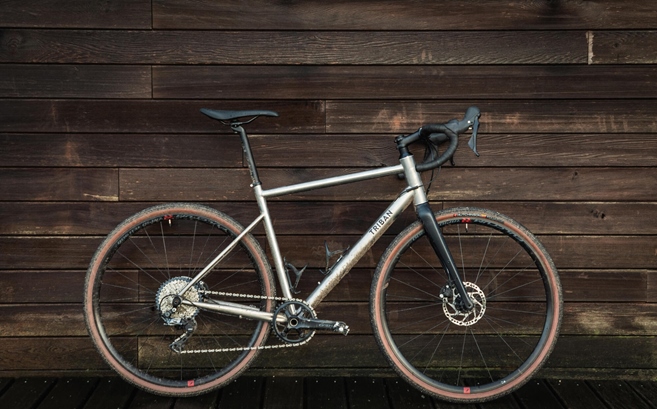 Decathlon nabízí titanový gravel bike Triban GRVL 900 Ti LTD