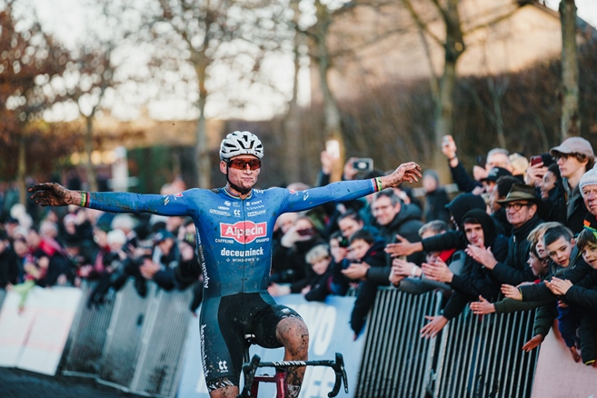 Bitvu šampionů v Gavere, nejlepší cyklokros roku, vyhrál Van der Poel