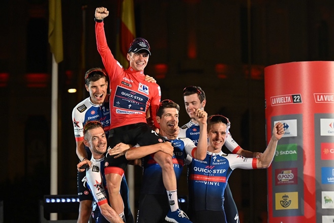 Remco Evenepoel si osobně vybere pět spolujezdců pro Giro d'Italia. Jedním z nich by mohl být i Jan Hirt