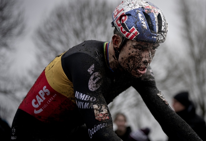 Vítězné tažení Van Aerta pokračuje, na Superprestige v Gullegemu neměl soupeře