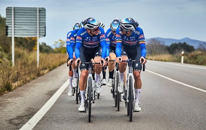 Alpecin-Deceuninck hlásí: jsme připraveni. Udělejme ze sezóny 2023 nezapomenutelný rok