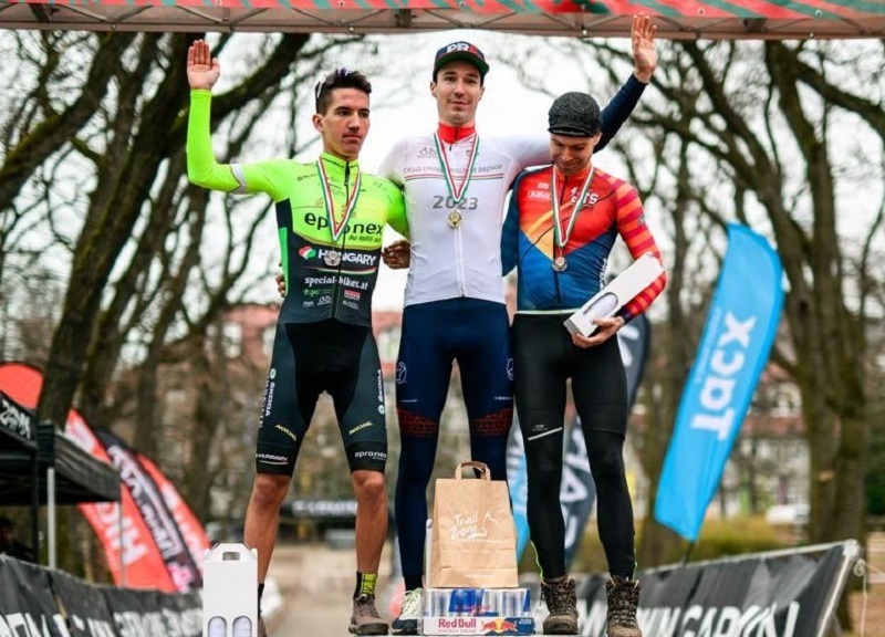 První sezónní vítězství pro ATT Investments zařídil Márton Dina, když se stal mistrem Maďarska v cyklokrosu
