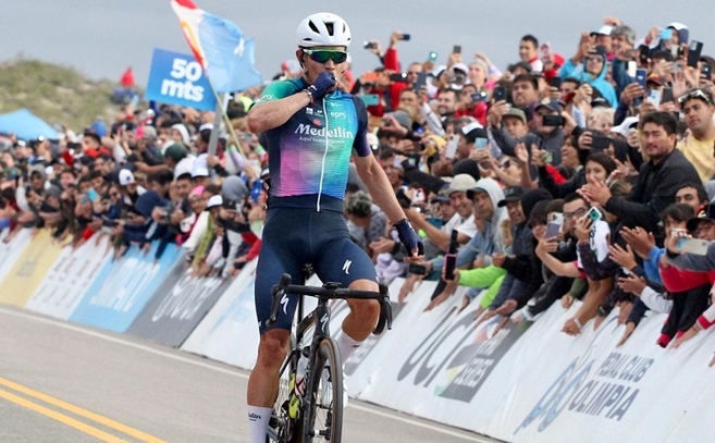 Na souboj Evenepoel versus Bernal vůbec nedošlo. Nekonal se ani žádný jiný. Miguel Ángel López byl totiž bezkonkurenční!