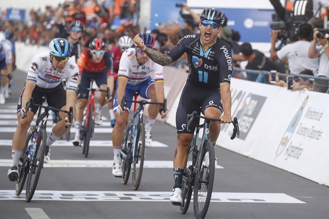 Předposlední etapa San Juanu skončila soubojem sprinterů. Nejrychlejší byl Sam Welsford. Egan Bernal odstoupil ze závodu