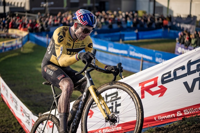Jumbo-Visma chce oba elitní tituly v cyklokrosu. Van Aert a Van Empel jsou favority