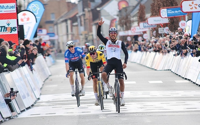 Grand Prix Denain vyhrál opět sprinter, ale jen z malé skupinky. Na vítězství Juana Molana měl lví podíl Mikkel Bjerg