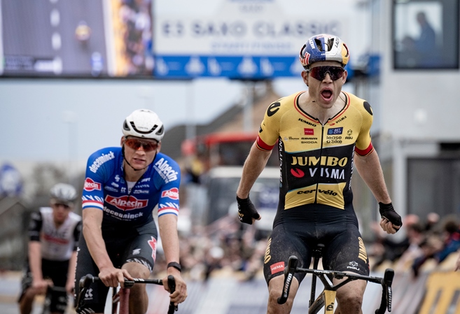 Tři králové spurtovali o vítězství na E3 Classic. Nejrychlejší byl Van Aert