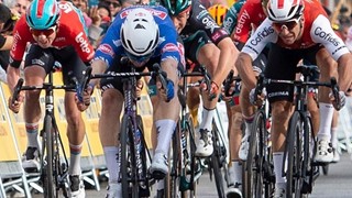 Přestože se Remco Evenepoel snažil z předposlední etapy udělat drama, nakonec skončila podle předpokladů