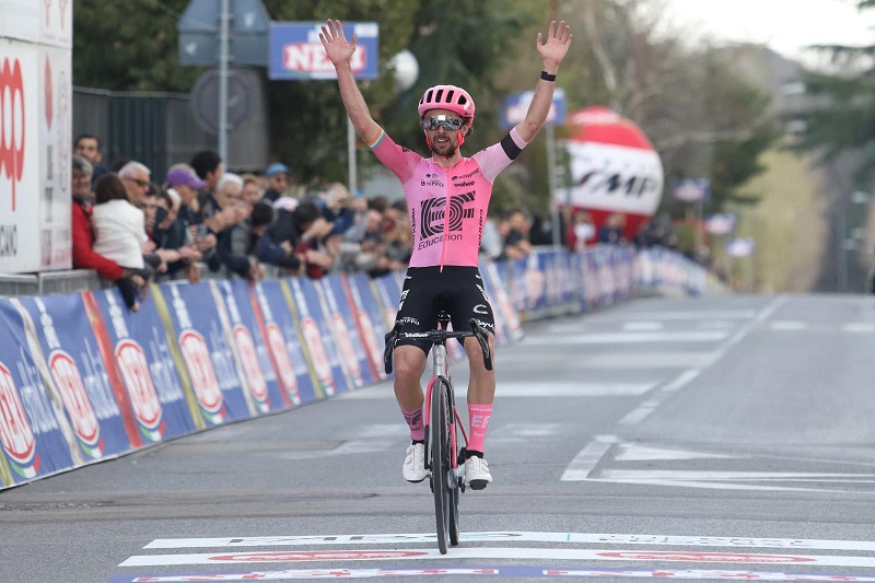 Ben Healy vyhrál GP Industria & Artigianato. Tři čeští cyklisté na startu závod nedokončili