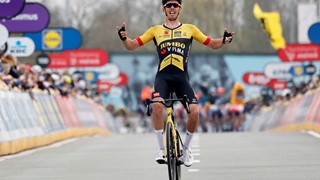 Další epická výhra Laporta na dlažbě. I po Dwars door Vlaanderen vládne letošním klasikám jenom tým Jumbo Visma