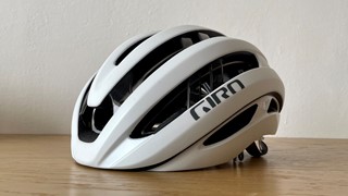 Vyzkoušeli jsme za Vás... přilbu Giro Aries Spherical