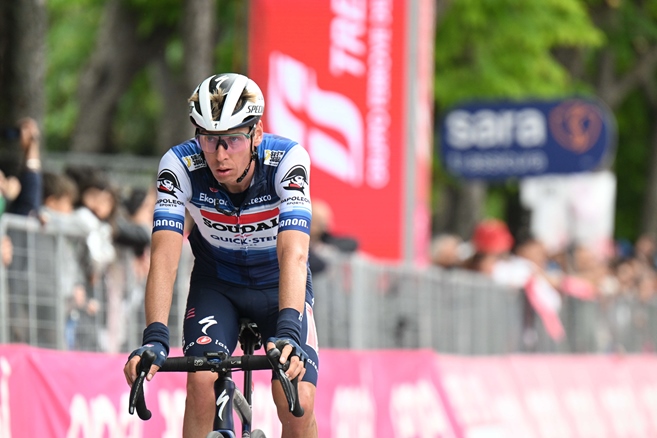 Hirt a Černý mají covid a na Giru končí, Soudal Quick-Step pokračuje s pouze třemi závodníky!