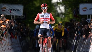 Thibau Nys byl nejlepší v prudkém cílovém výjezdu a získal tím své premiérové profesionální vítězství